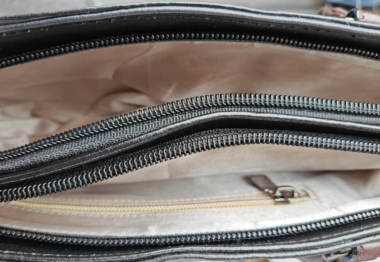 Auric Kayak handbag Black - NDM Leather