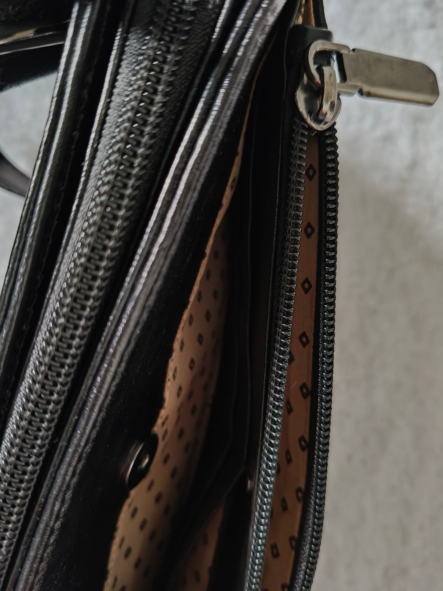 Auric Ems shoulderbag Black - NDM Leather
