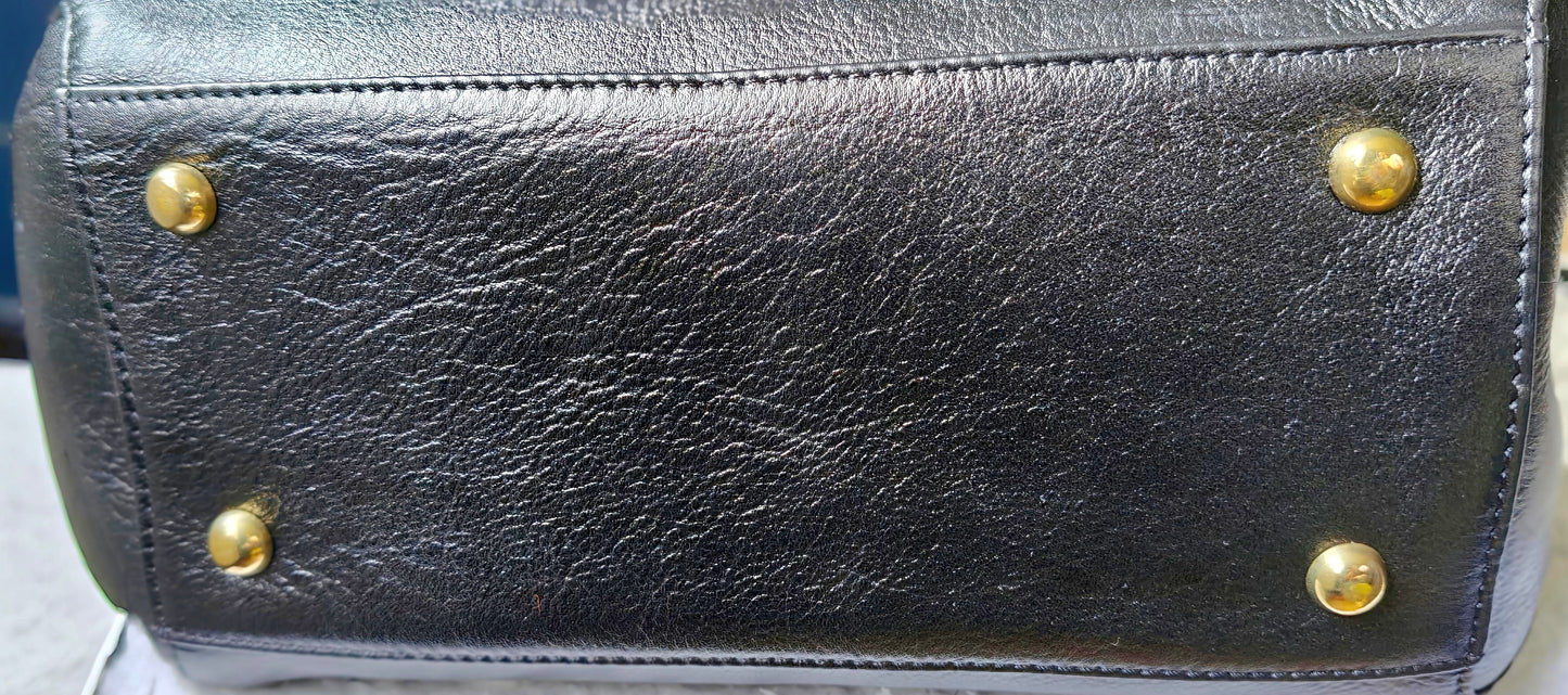 Bessel Locus black